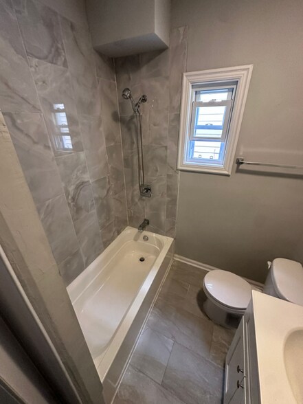 Building Photo - 237 Fulton St