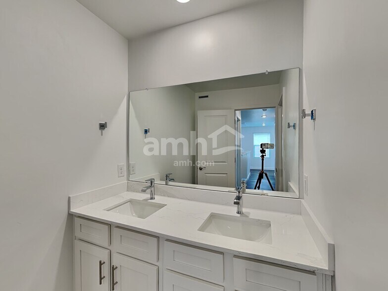Building Photo - 7423 S Paseo Monte de Oro