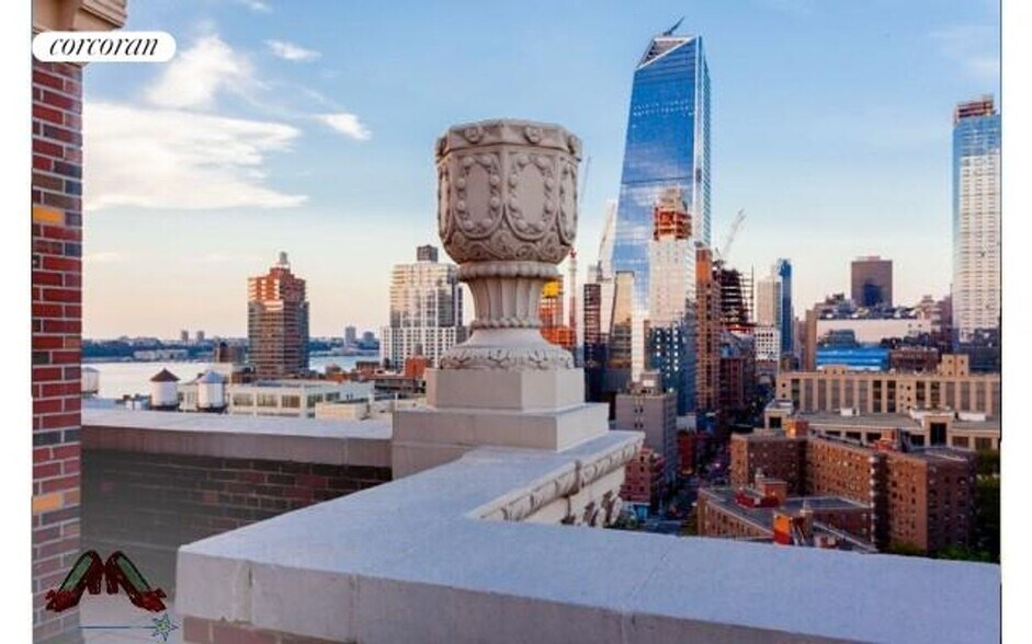 Building Photo - 470 W 24 St