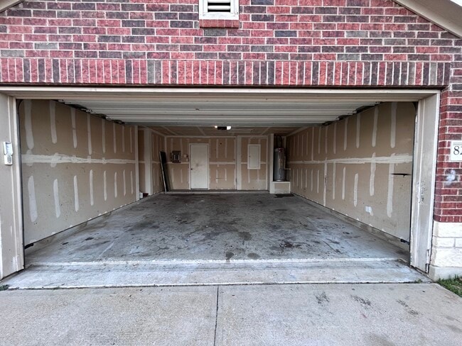 Building Photo - 824 Sugar Brook Dr