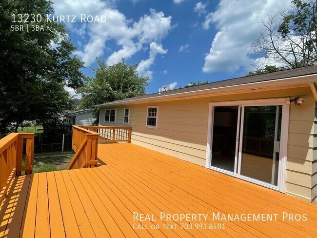 Building Photo - FIVE BEDROOM THREE FULL BATH!  UPDATES GAL...