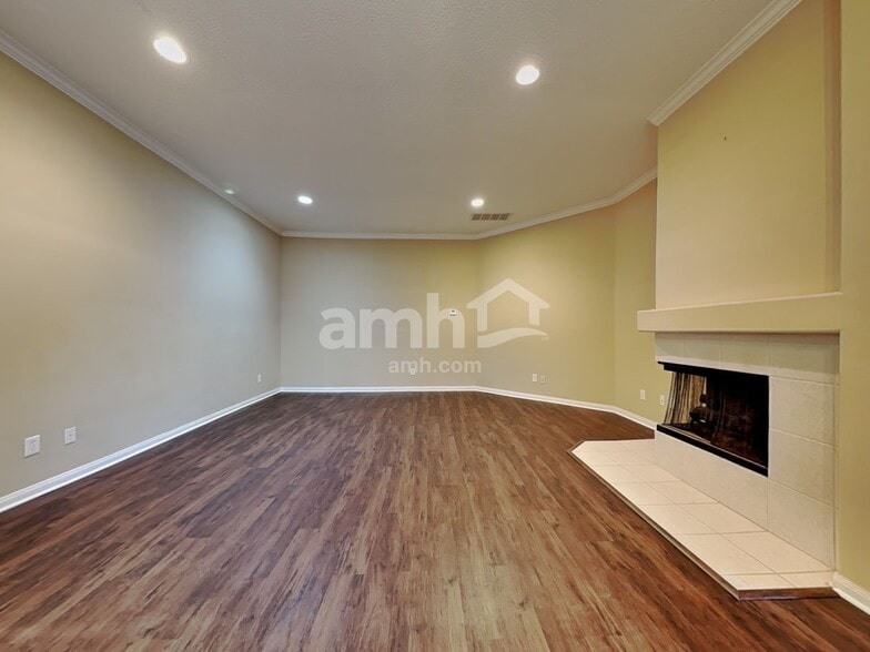 Building Photo - 17302 Lonesome Dove Trl