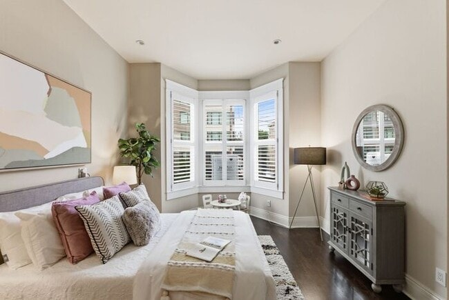 Building Photo - 471 S Van Ness Ave