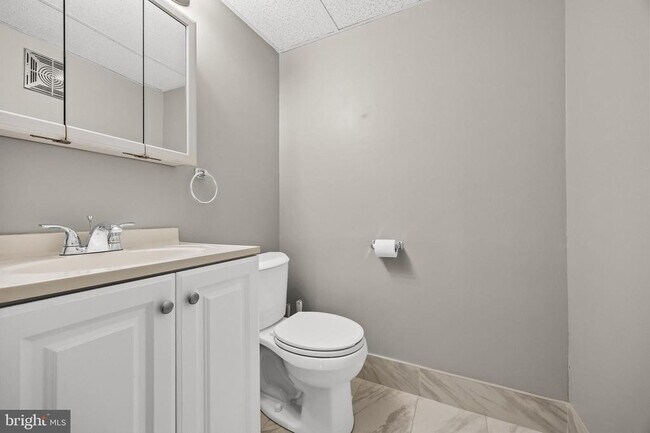 Building Photo - 25 S Church Rd