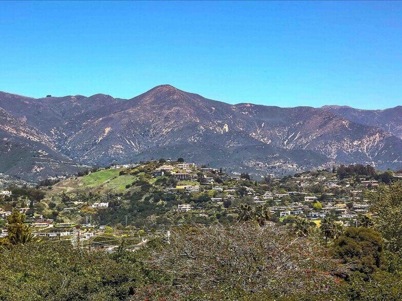 Primary Photo - 220 Santa Barbara St