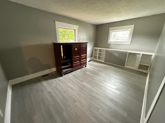 Building Photo - 404 Wooster Rd N