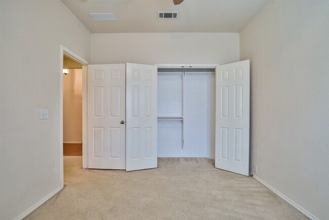Building Photo - 2605 Monroe Dr