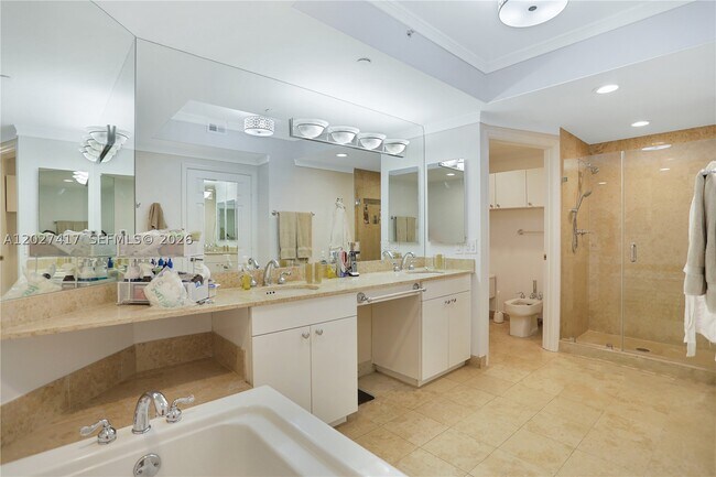 Building Photo - 4775 Collins Ave