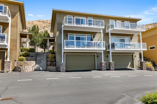 Building Photo - 23251 Sunserra Loop NW