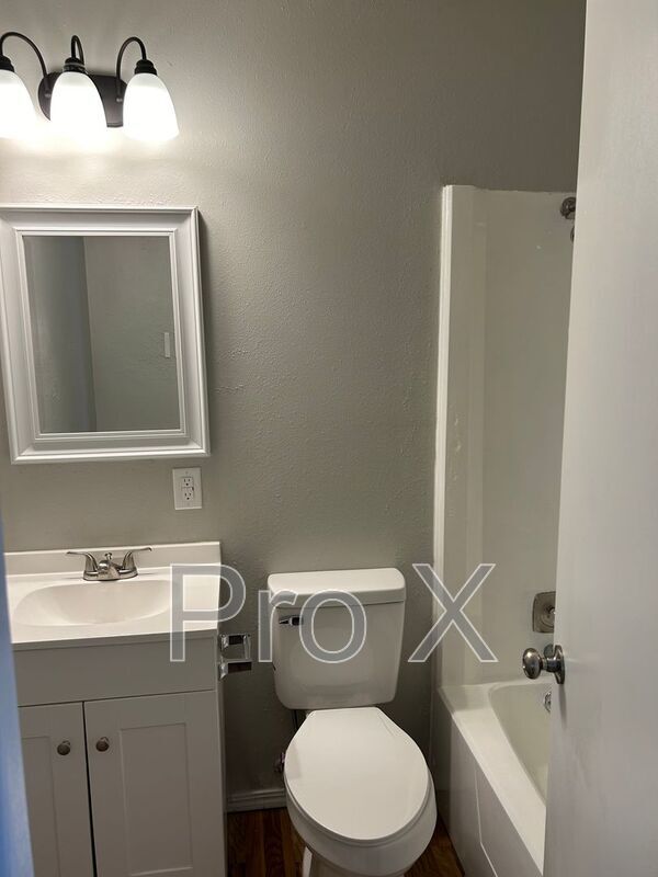 Building Photo - 1045 S Happy Hollow Rd