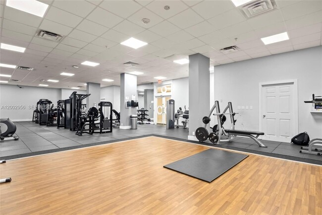 Building Photo - 2030 S Ocean Dr