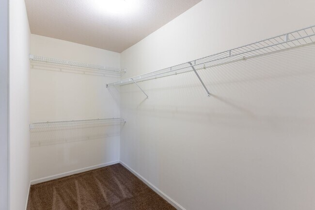 Building Photo - Huge 3 Bedroom, 2 Bath Town Home in SW Col...
