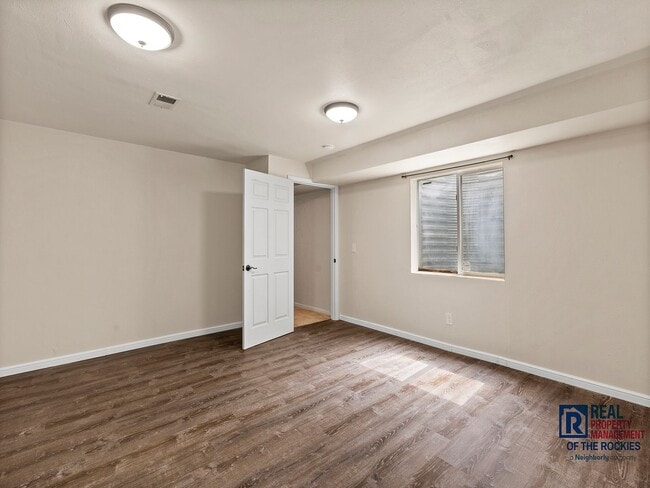 Building Photo - Charming 3 Bed, 2 Bath Home with 3-Car Gar...