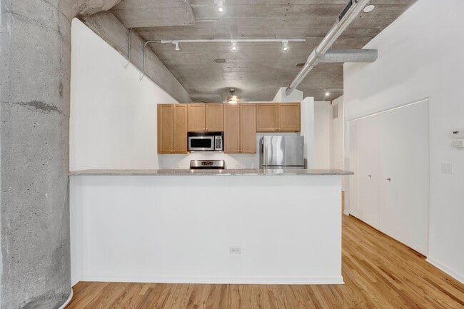 Building Photo - 1070 W 15th St
