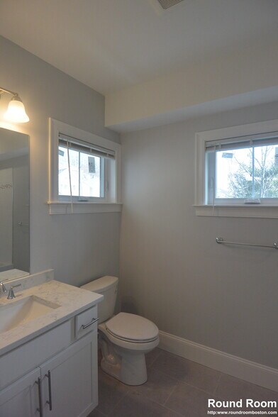 Building Photo - 120 Kenrick St
