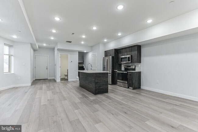 Building Photo - 2301 N 6th St