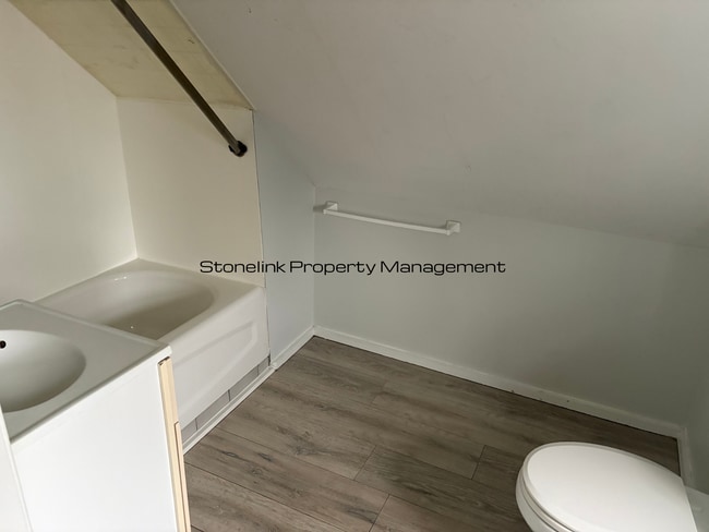 Building Photo - 37 Godfrey St