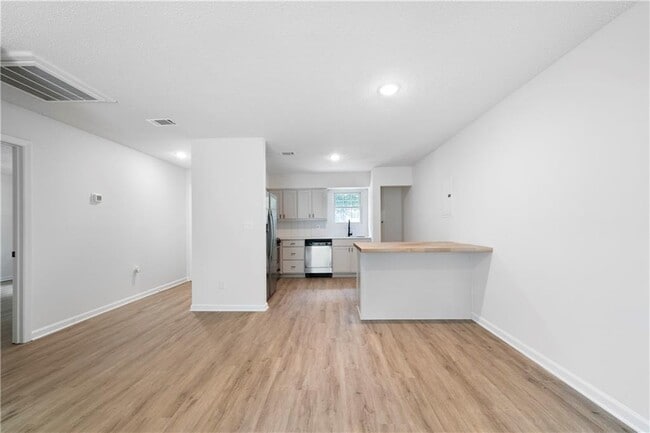 Building Photo - 374 Leisure Ct