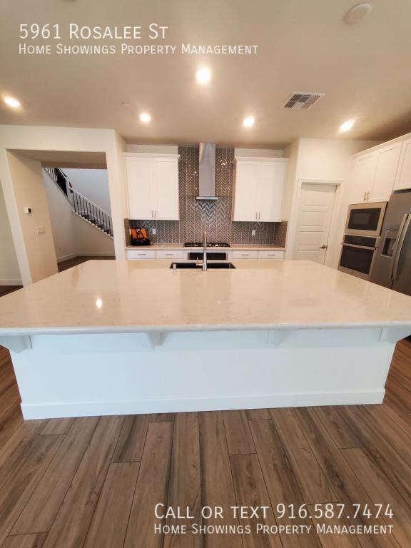 Building Photo - 5961 Rosalee St