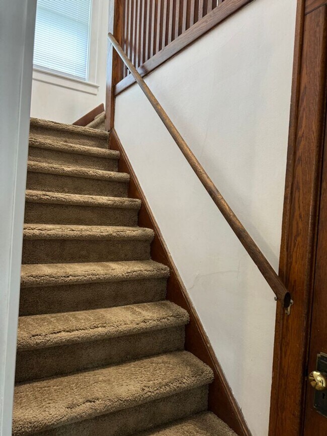 Building Photo - 845 E University Ave