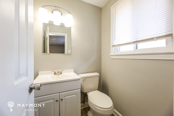 Building Photo - 311 E Dorchester Blvd