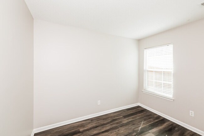 Building Photo - 11604 Stewarts Crossing Dr