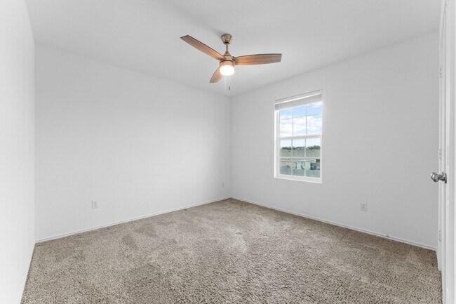 Building Photo - 129 Escondido Cir