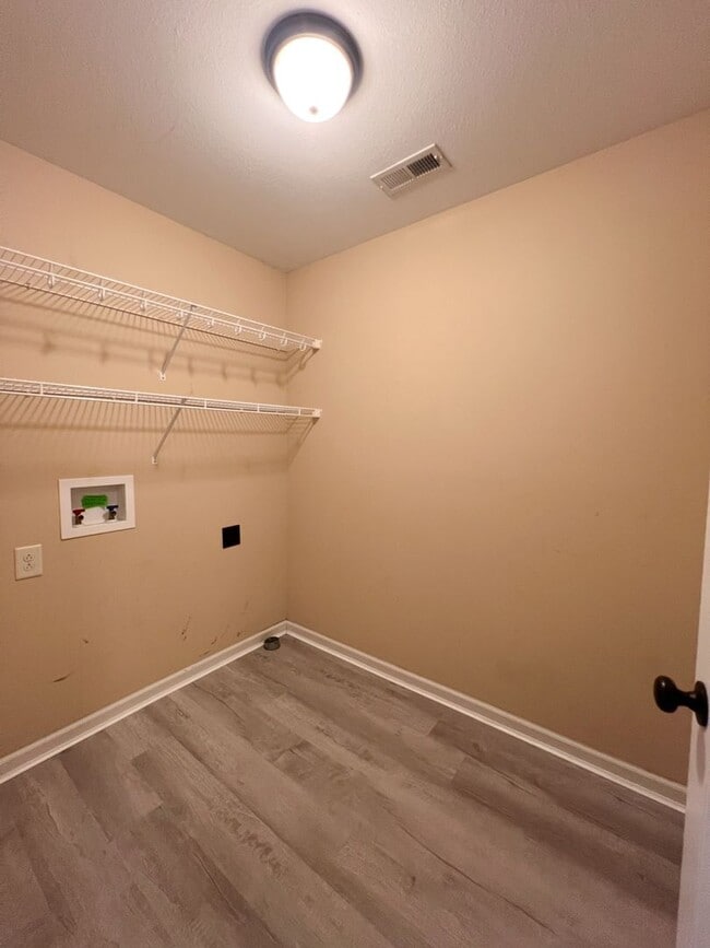 Building Photo - Gorgeous Single-Family--Fenced Backyard and Bonus Room!