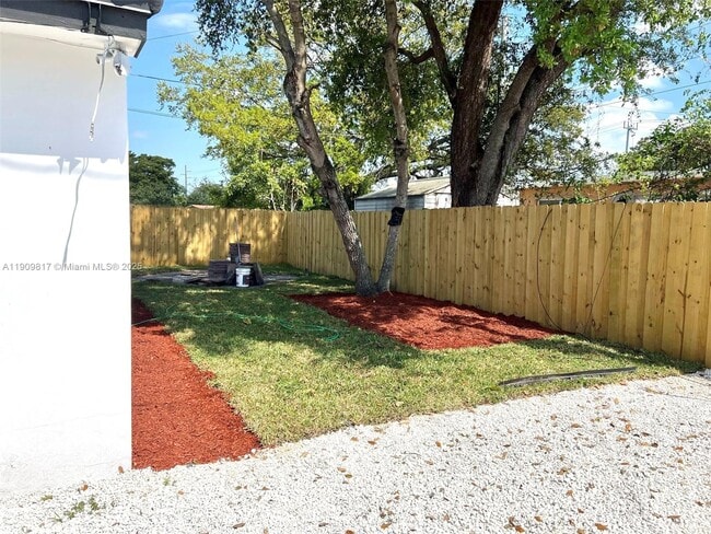 Building Photo - 2421 N 56th Terrace