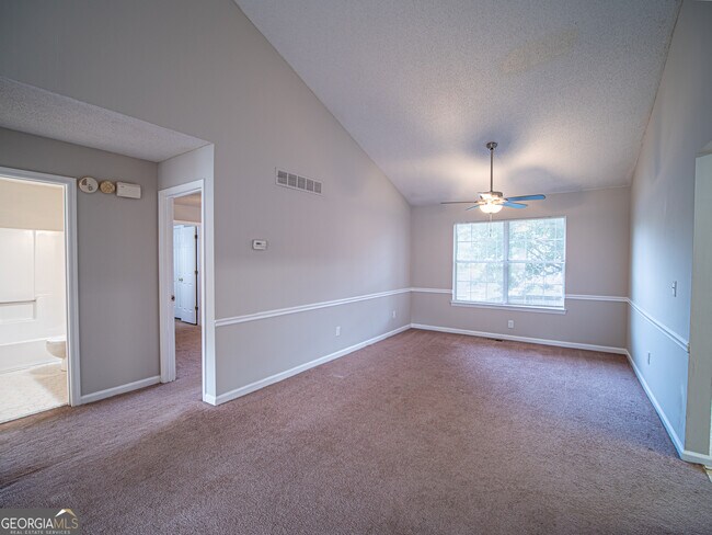 Building Photo - 4223 Lakes End Dr NW