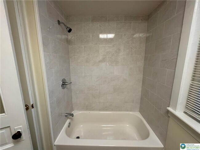 Building Photo - 926 Broadway