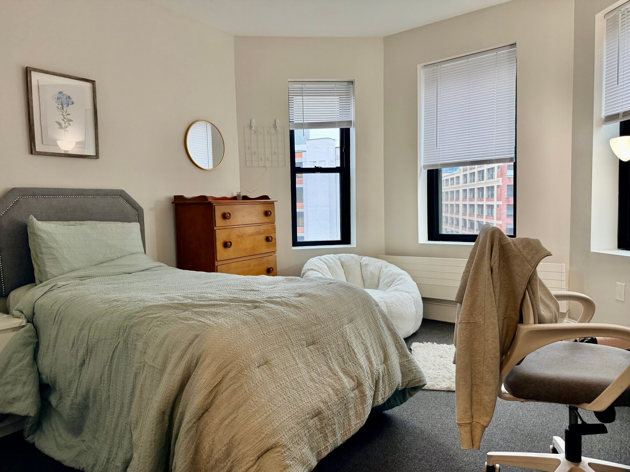 Building Photo - 845 Beacon St