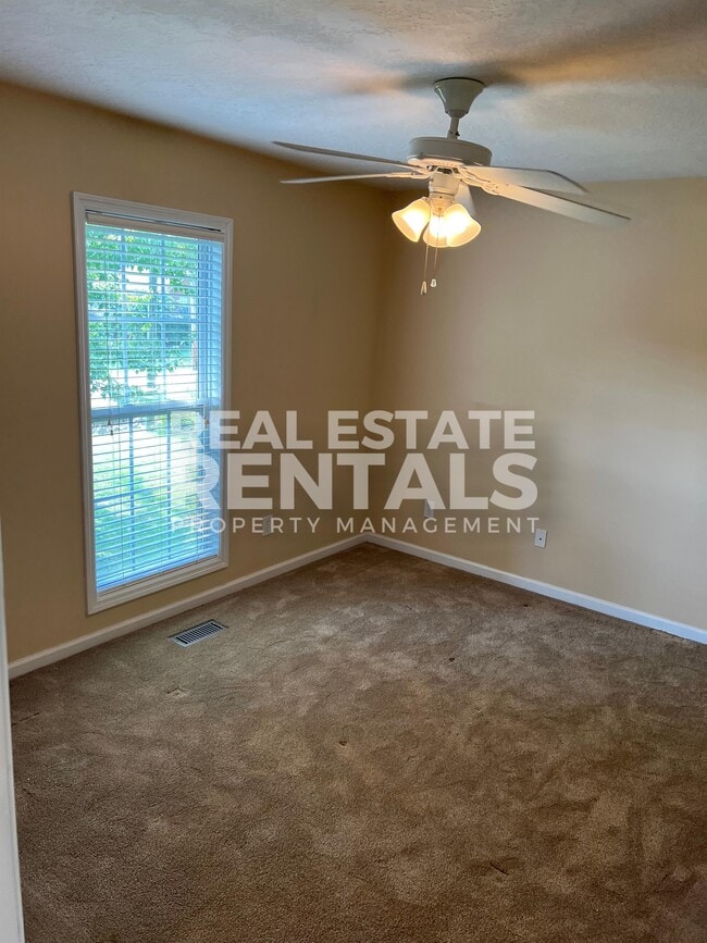 Building Photo - 1121 Castle Dr