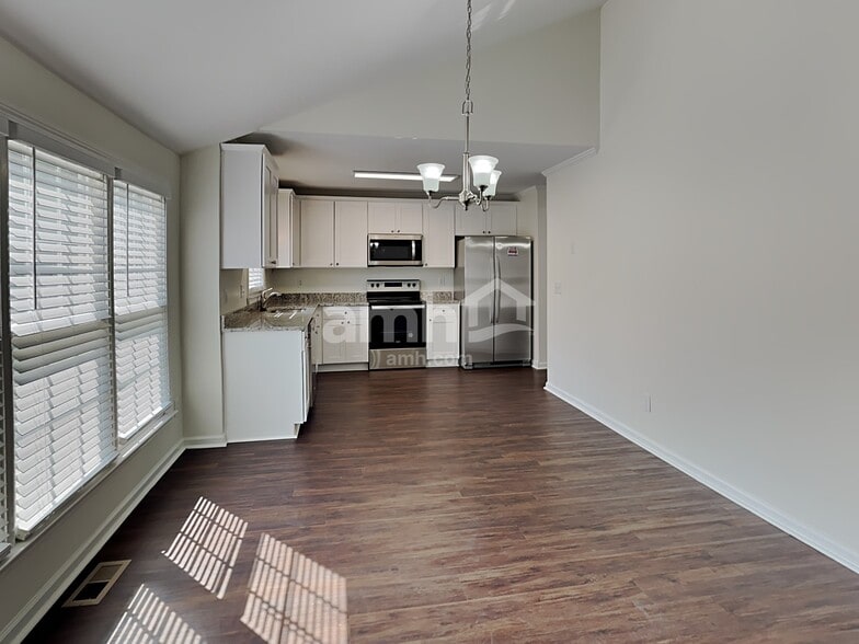 Building Photo - 14 Arbordale Ln