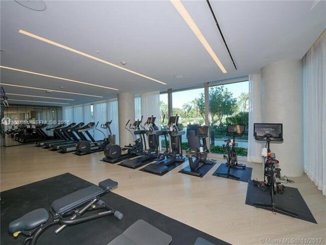 Building Photo - 10201 Collins Ave