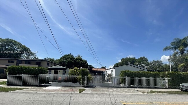 Primary Photo - 200-210 NE 110th St