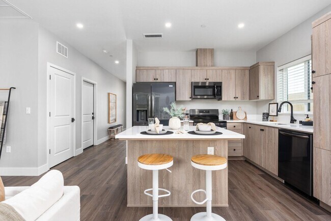 Building Photo - 2806 E Alluvial Ave