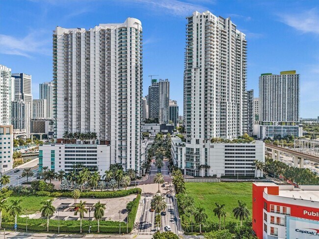 Building Photo - 350 S Miami Ave
