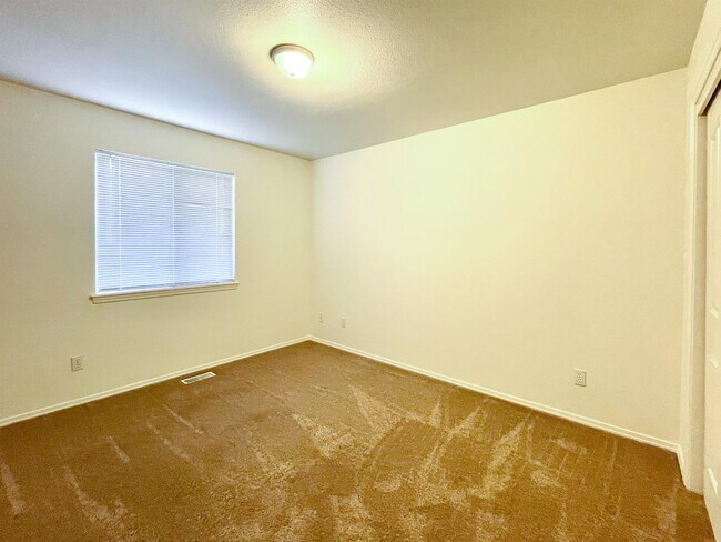 Building Photo - 539 Fall Dr