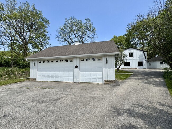 Building Photo - 7479 Grove Rd