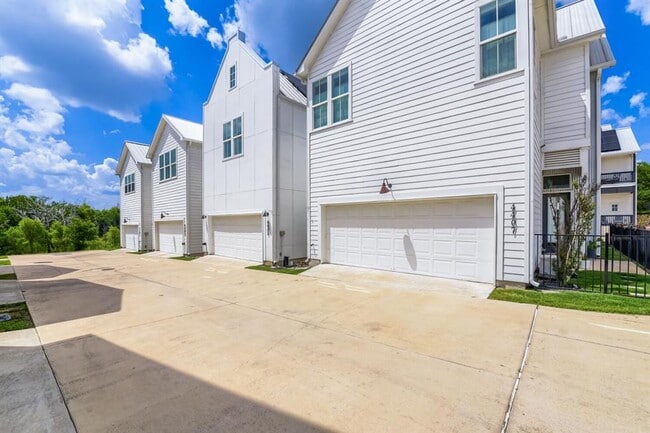 Building Photo - 4405 Night Owl Ln