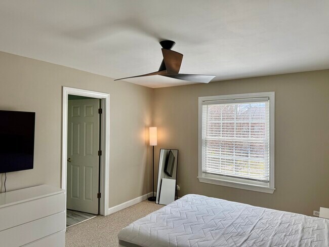 Building Photo - 354 Baltimore Dr