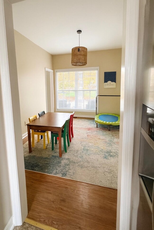 Building Photo - 2688 Woodlawn Way