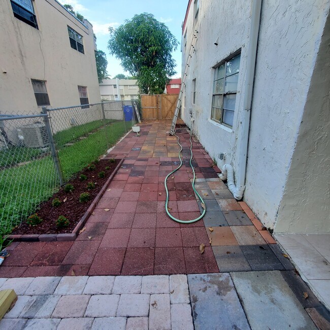 Building Photo - 7924 SW 8th St