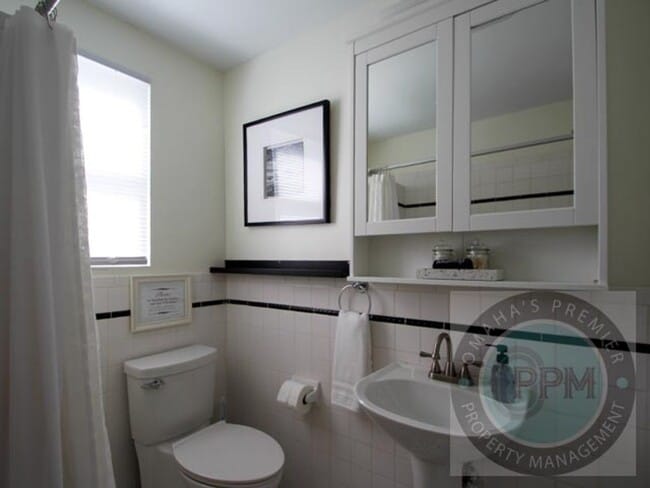 Building Photo - 822 N 50th Ave