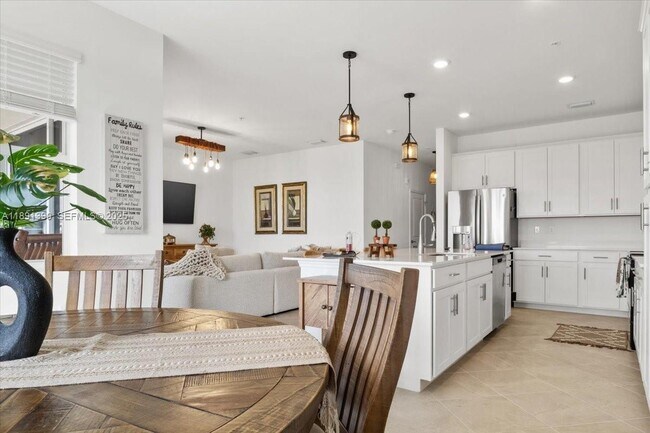 Building Photo - 5715 Double Eagle Cir