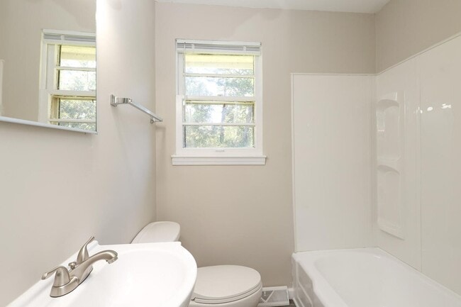 Building Photo - Newly renovated Ranch style 3 bedroom 1 ba...