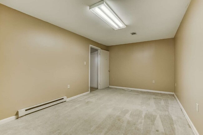 Building Photo - Modern Comfort and Convenience Await