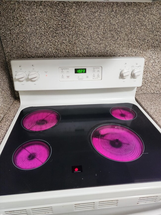 Building Photo - 15201 NE 6th Ave