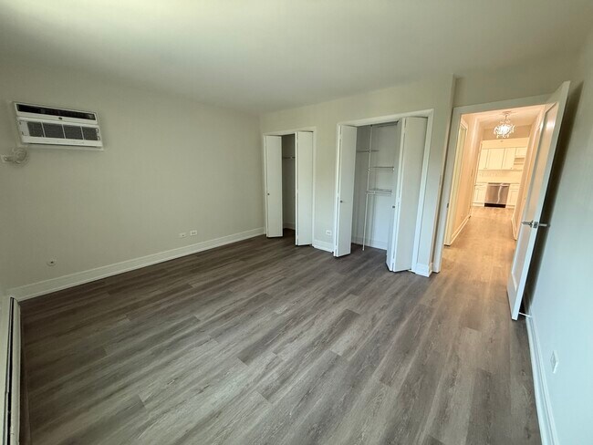 Building Photo - 544 LaGrange Rd